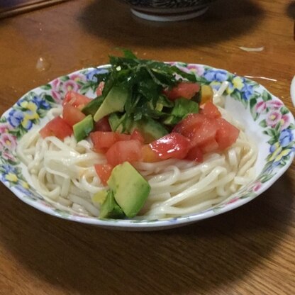 とっても美味しかったです。アボカドとトマトとオオバとうどんがマッチして美味しかったです。結構お腹いっぱいになりました。簡単に作れるのでまたつくろうとおもいます。